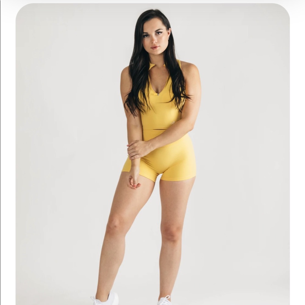 Alphalete Pulse Surge Short - Citrus - Medium